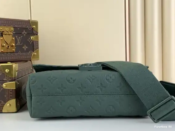 First bags ru S-Cape Messenger-28*16*10cm LOUIS VUITTON 0704